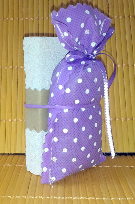 Kamen za pete i vrećica lavande